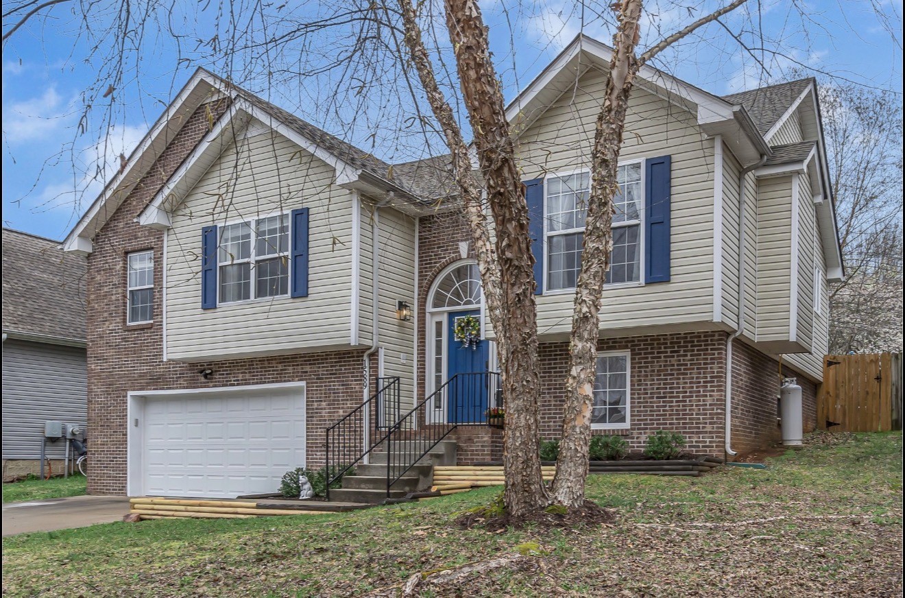 1589 Hedgewood Road Clarksville, TN 37042 - Photo 3 of 30 a front view of a house with a yard