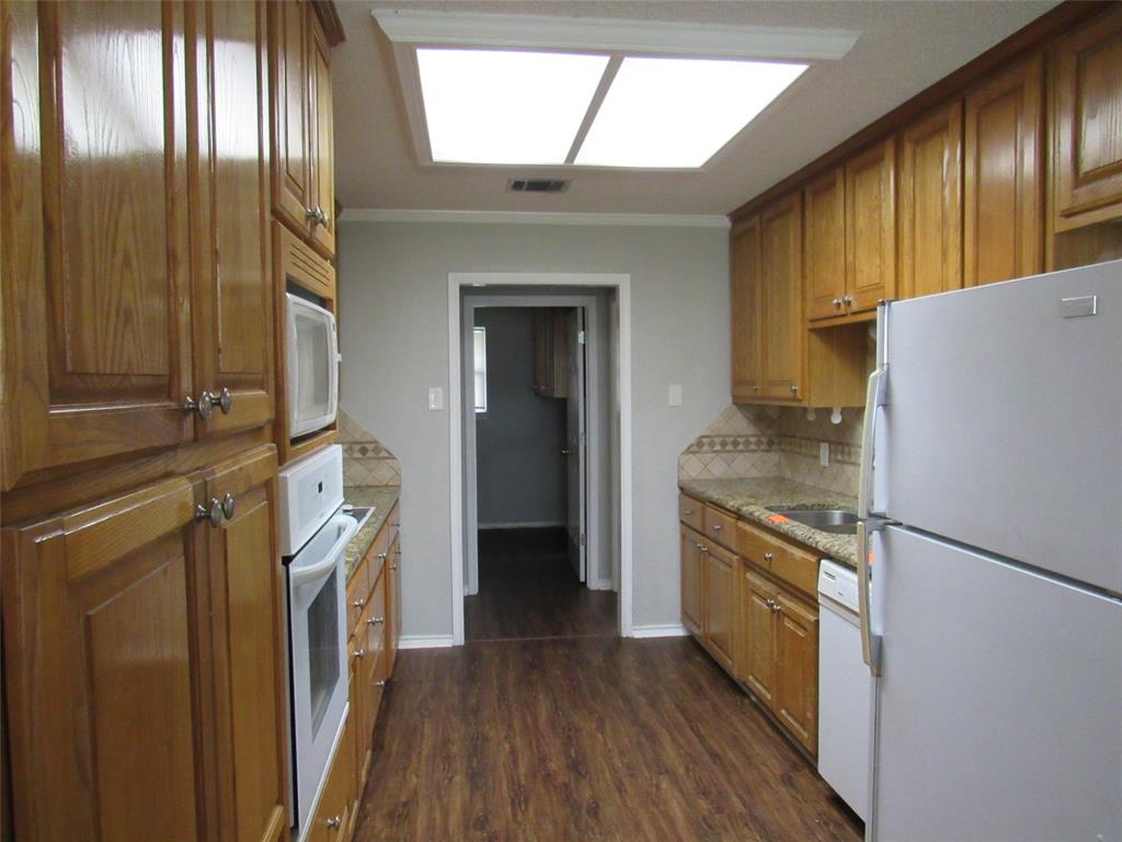 710 North Old Robinson Road Robinson, TX 76706 - Photo 6 of 14
