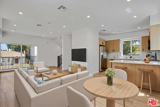 $3,900,000 | 10828 Hesby Street, North Hollywood, CA 91601