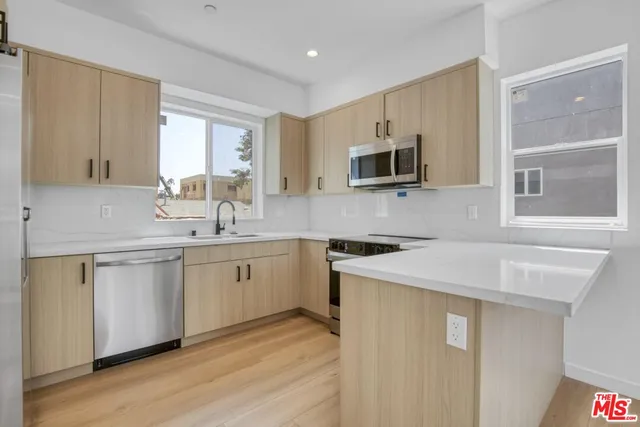 $3,900,000 | 10828 Hesby Street, North Hollywood, CA 91601