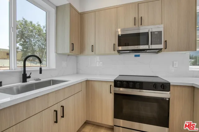 $3,900,000 | 10828 Hesby Street, North Hollywood, CA 91601