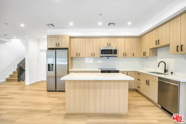 $3,900,000 | 10828 Hesby Street, North Hollywood, CA 91601