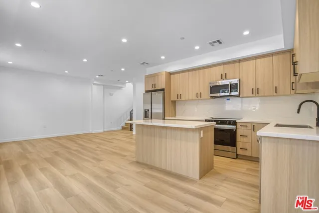 $3,900,000 | 10828 Hesby Street, North Hollywood, CA 91601