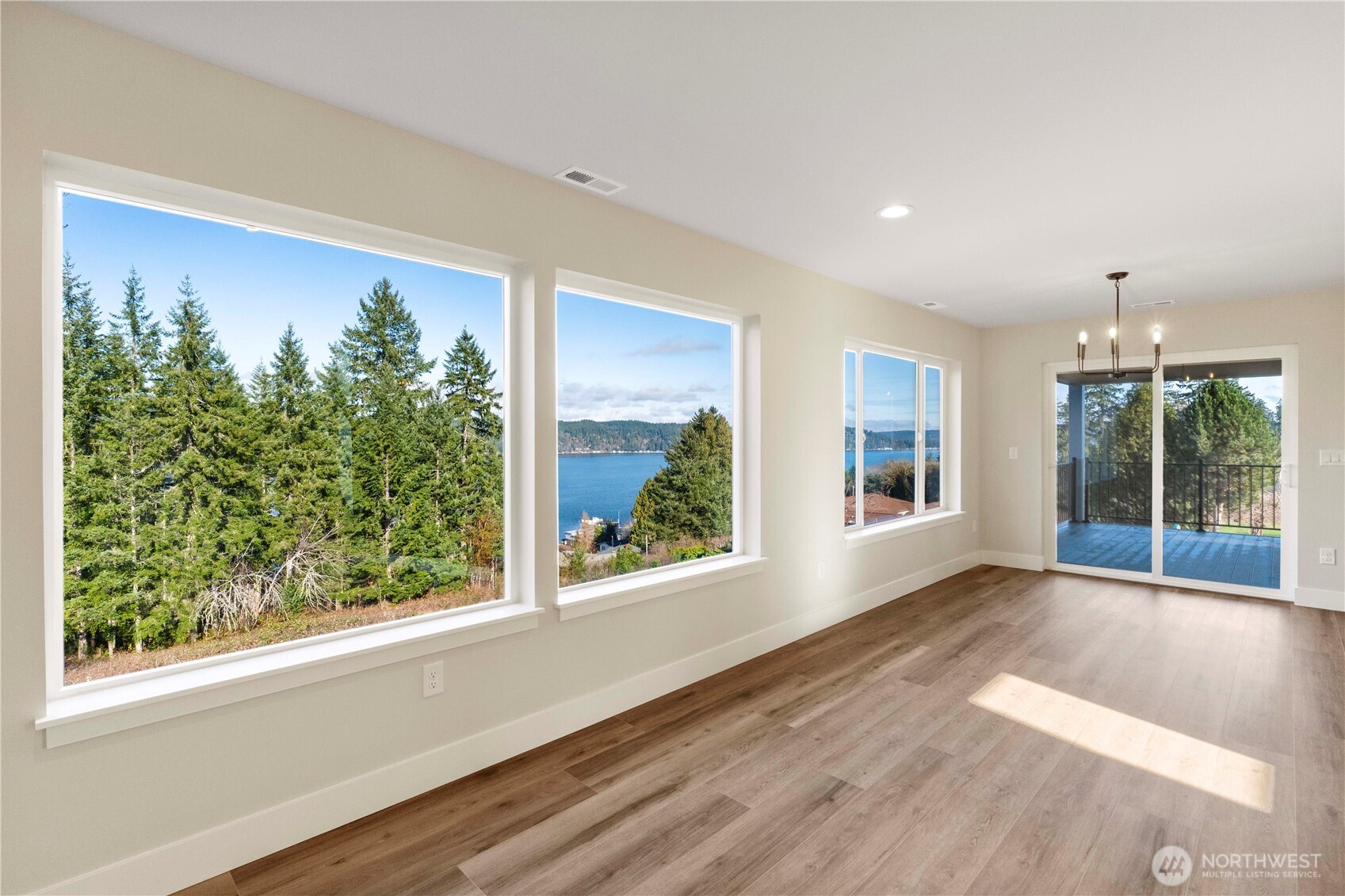 320 East 4th Street Union, WA 98592 - Photo 5 of 38 Gallery Image 5
