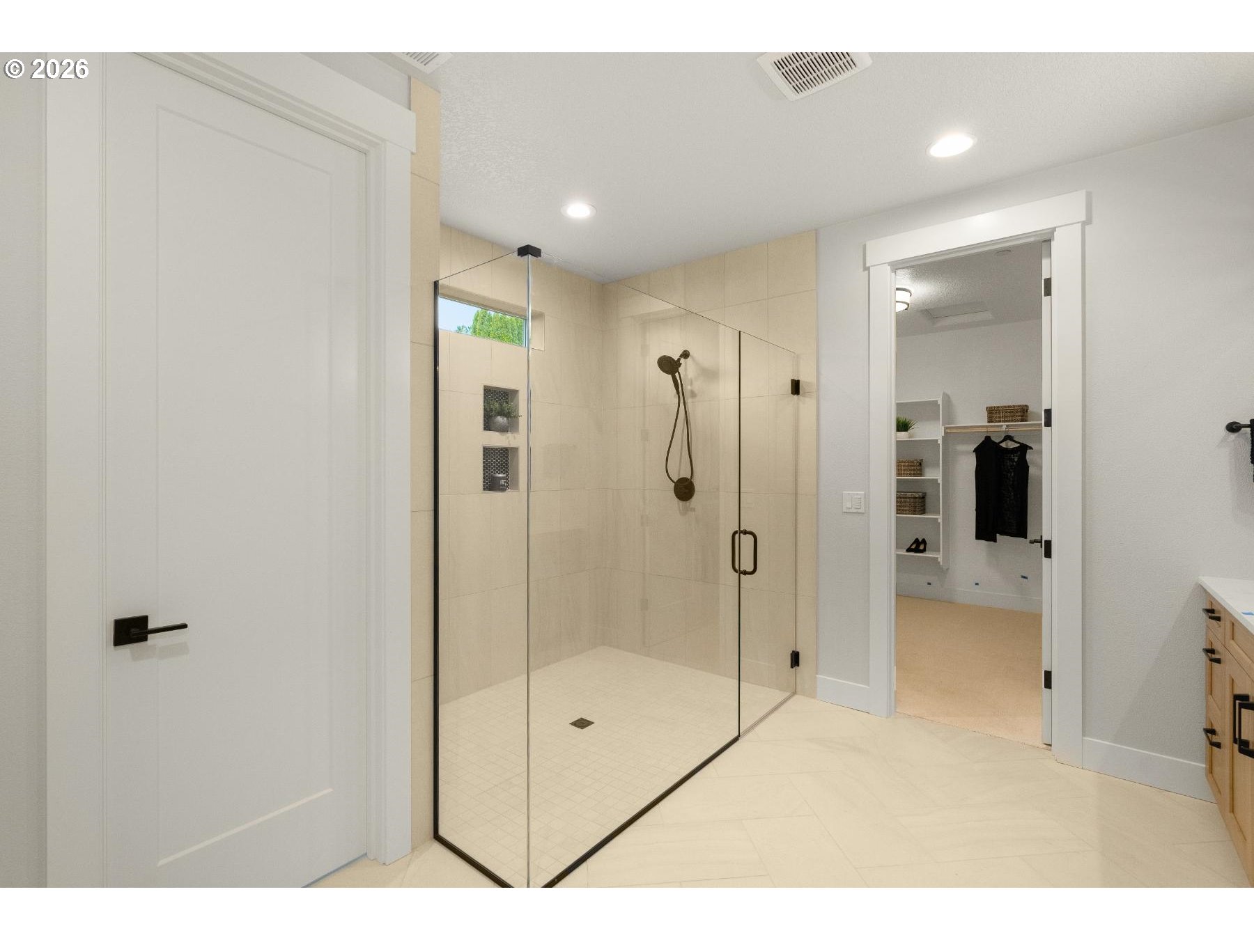 28410 Northeast Bell Road Newberg, OR 97132 - Photo 11 of 27 a bathroom with a shower