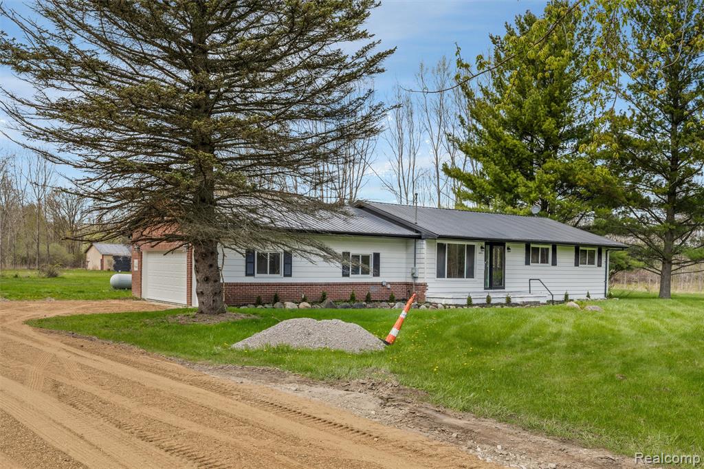 14311 Harris Road Millington, MI 48746 - Photo 3 of 35 Gallery Image 3