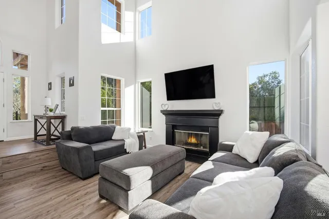 $1,199,000 | 116 Yulupa Circle, Santa Rosa, CA 95405