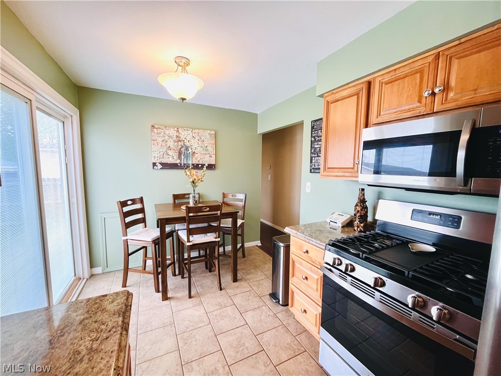 15546 Hummel Road Brook Park, OH 44142 - Photo 10 of 41 Eat in kitchen