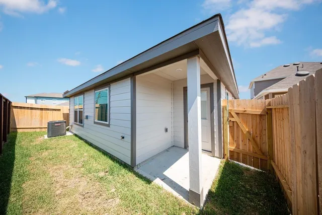 a view of a back yard of the house