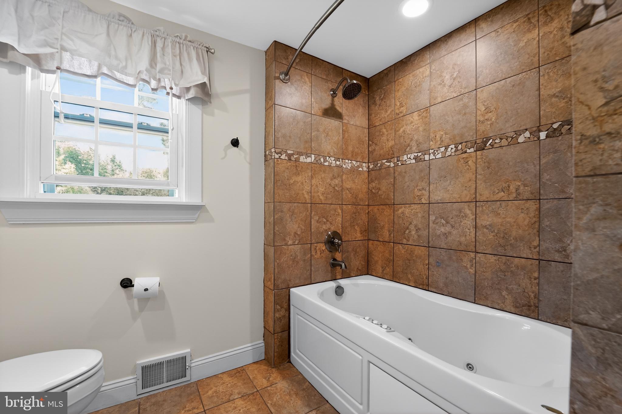 9408 Dana Vista Road Baltimore, MD 21236 - Photo 24 of 38 a bathroom with a bathtub and a toilet