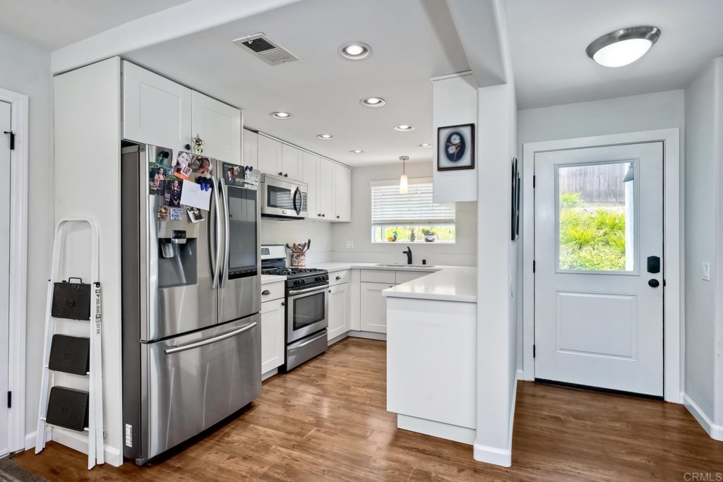 2425-27 Torrejon Place Carlsbad, CA 92009 - Photo 24 of 59