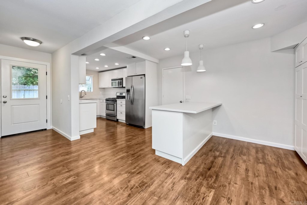 2425-27 Torrejon Place Carlsbad, CA 92009 - Photo 8 of 59