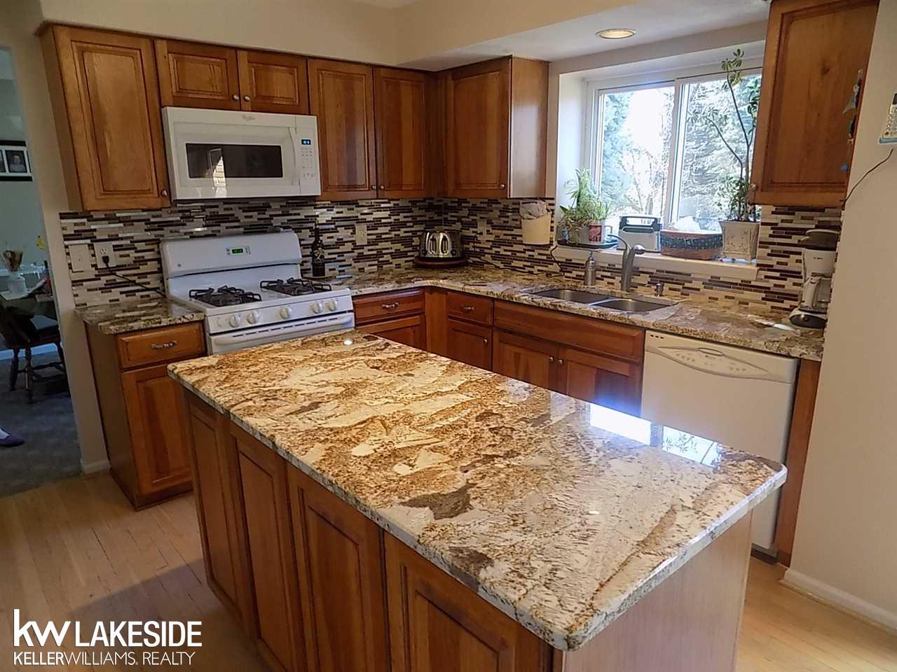 46215 Doubletree Road Canton, MI 48187 - Photo 6 of 33 UPGRADED GRANITE