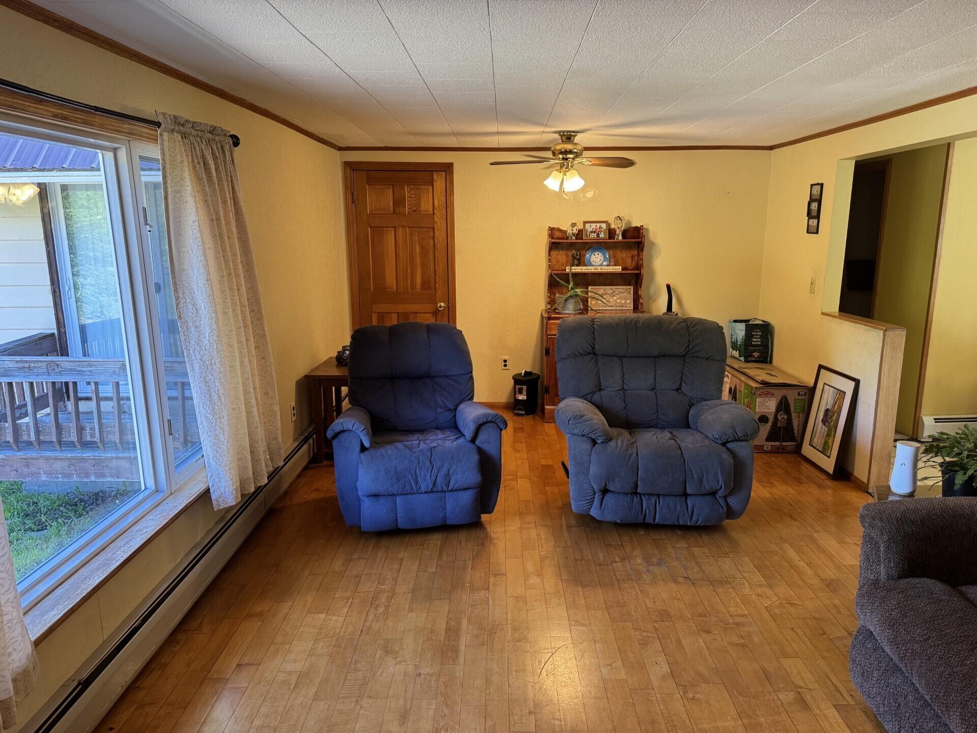 237 Foxcroft Road Houlton, ME 04730 - Photo 22 of 42 Living Room (237 Foxcroft Road) II