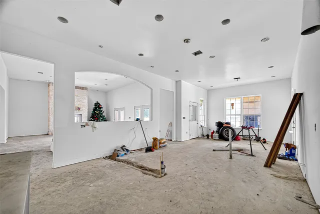 $949,000 | 1013 Battlebell Road, Highlands, TX 77562