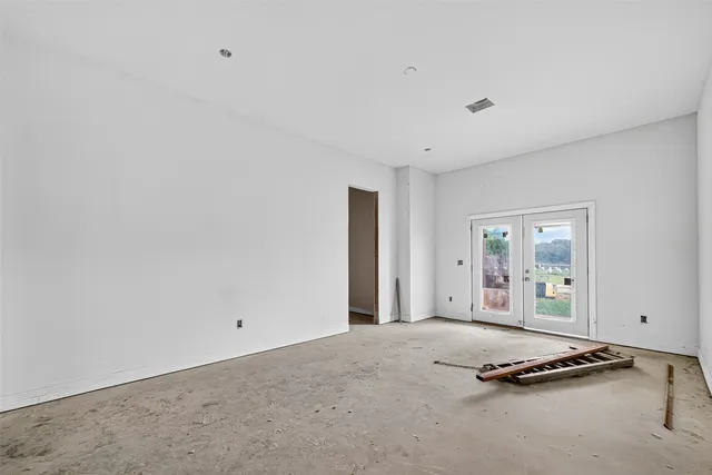 $949,000 | 1013 Battlebell Road, Highlands, TX 77562