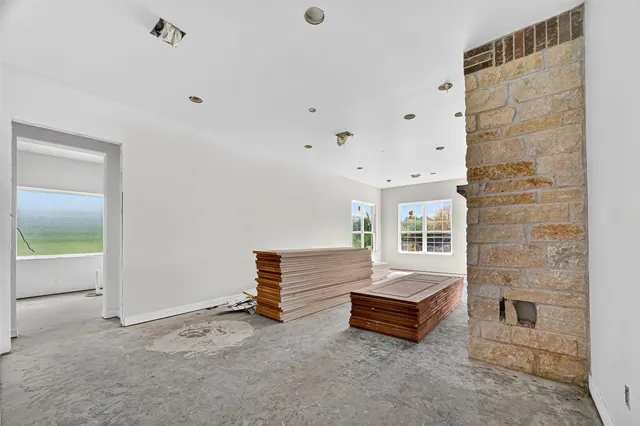 $949,000 | 1013 Battlebell Road, Highlands, TX 77562