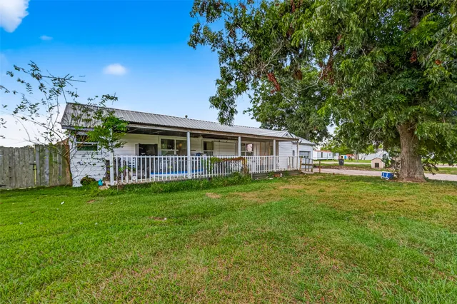 $949,000 | 1013 Battlebell Road, Highlands, TX 77562