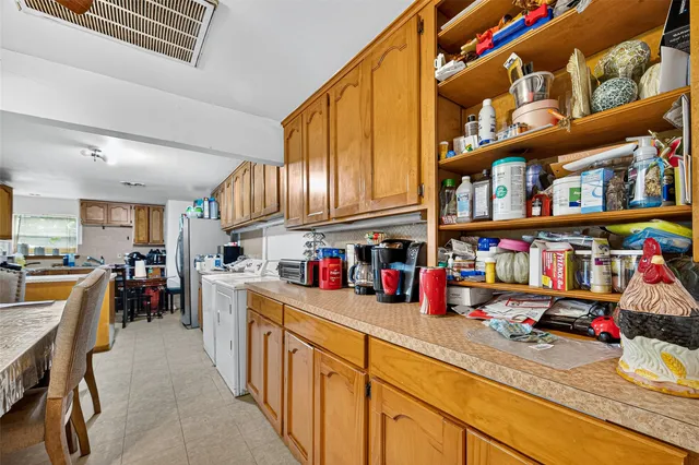 $949,000 | 1013 Battlebell Road, Highlands, TX 77562