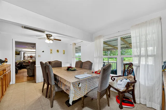 $949,000 | 1013 Battlebell Road, Highlands, TX 77562