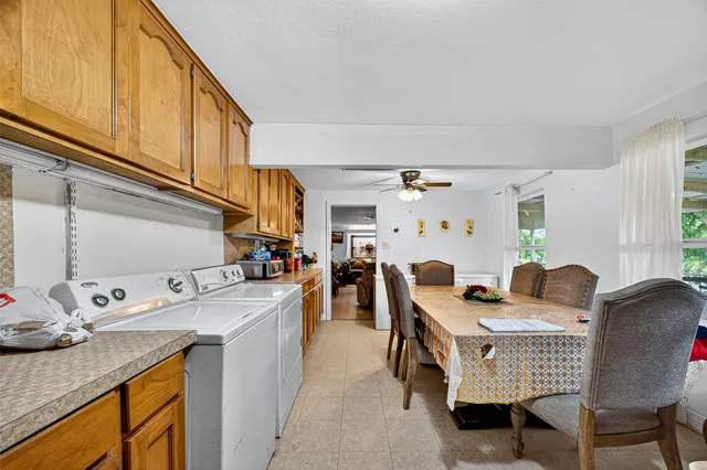 $949,000 | 1013 Battlebell Road, Highlands, TX 77562