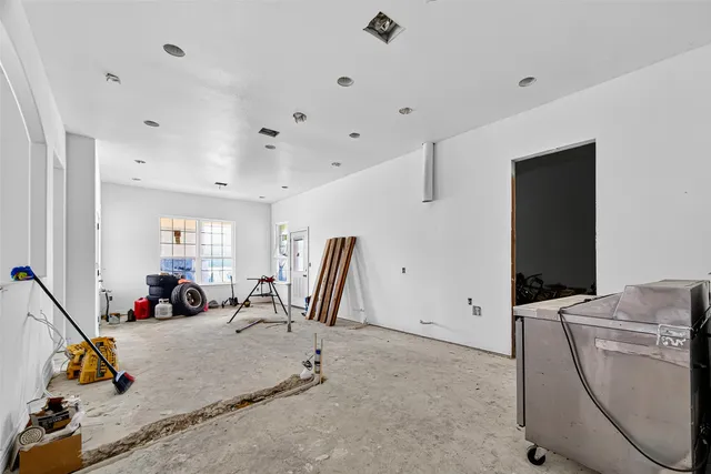 $949,000 | 1013 Battlebell Road, Highlands, TX 77562