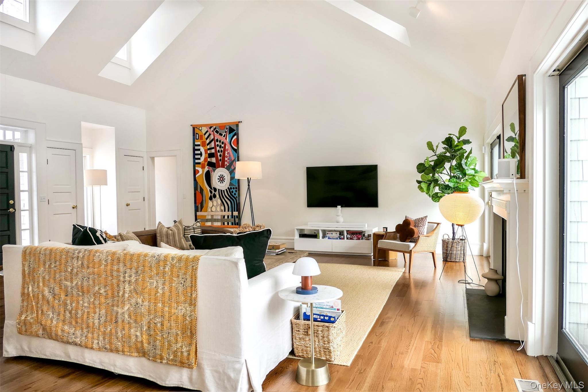 70 South Country Road Bellport, NY 11713 - Photo 9 of 35