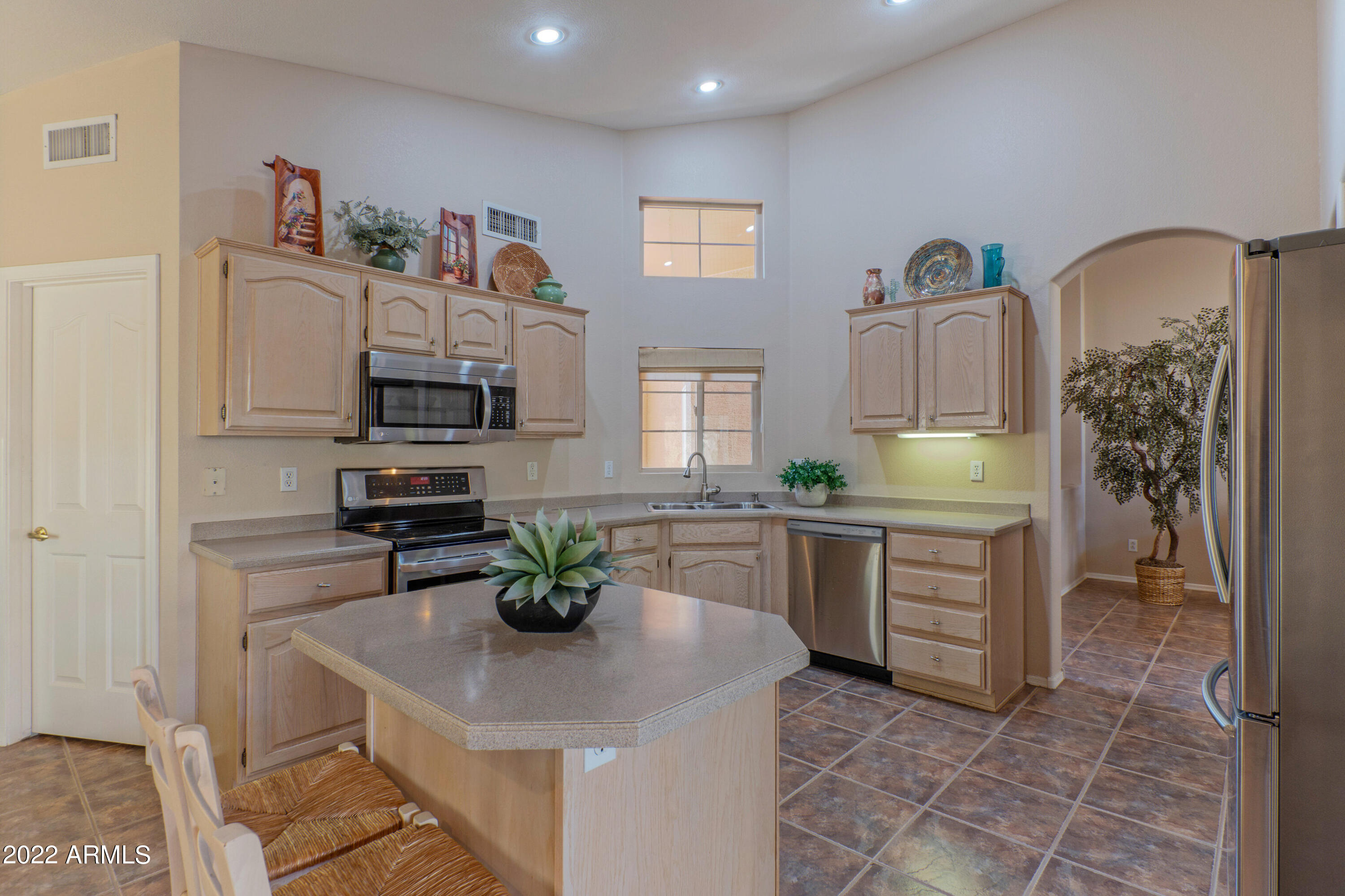 14788 Piccadilly Road Goodyear, AZ 85395 - Photo 6 of 21 14788 W-007-005-Kitchen 2-MLS_Size