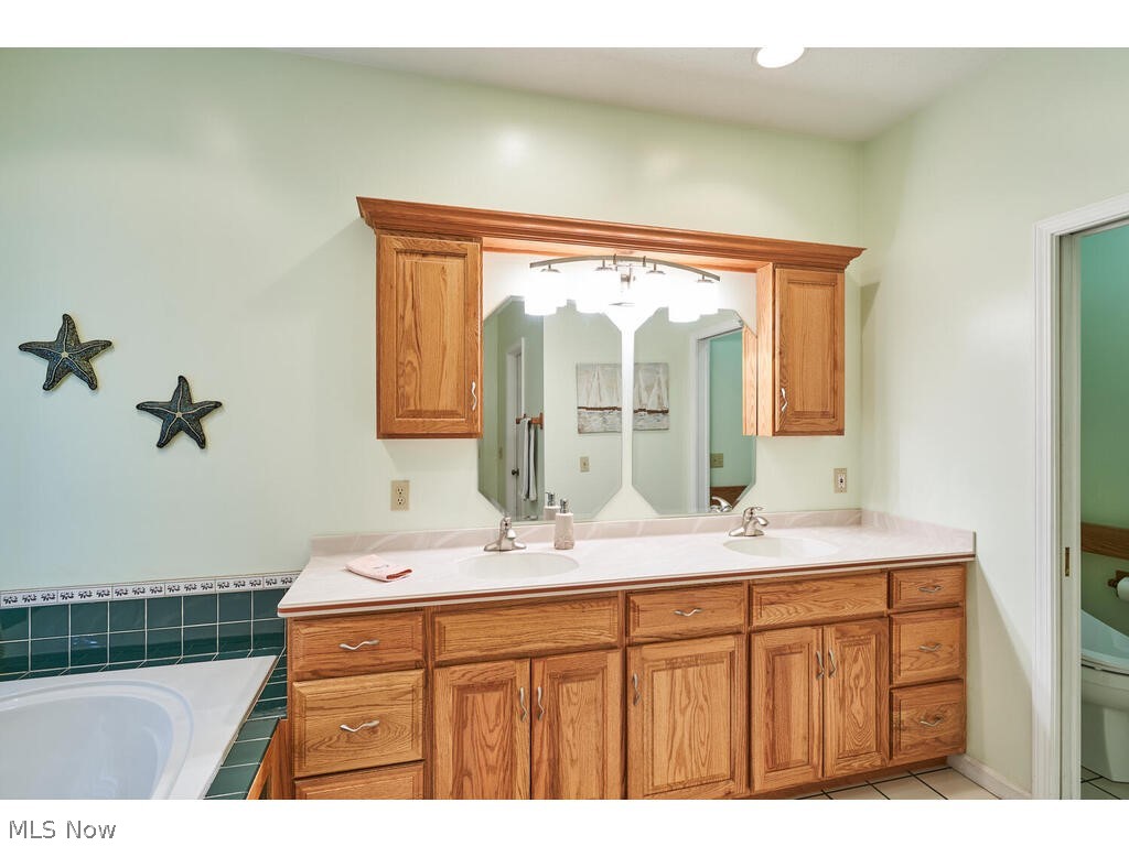 2374 Middleton Road Hudson, OH 44236 - Photo 16 of 35 ensuite first floor bath