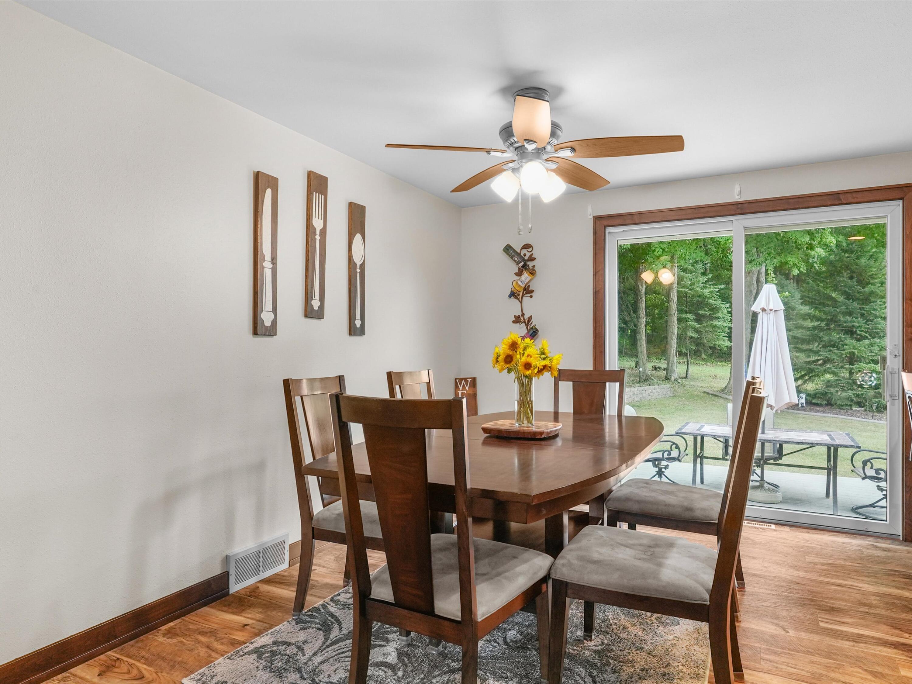 217 East Samz Road Mishicot, WI 54228 - Photo 29 of 43 33-Dining Area