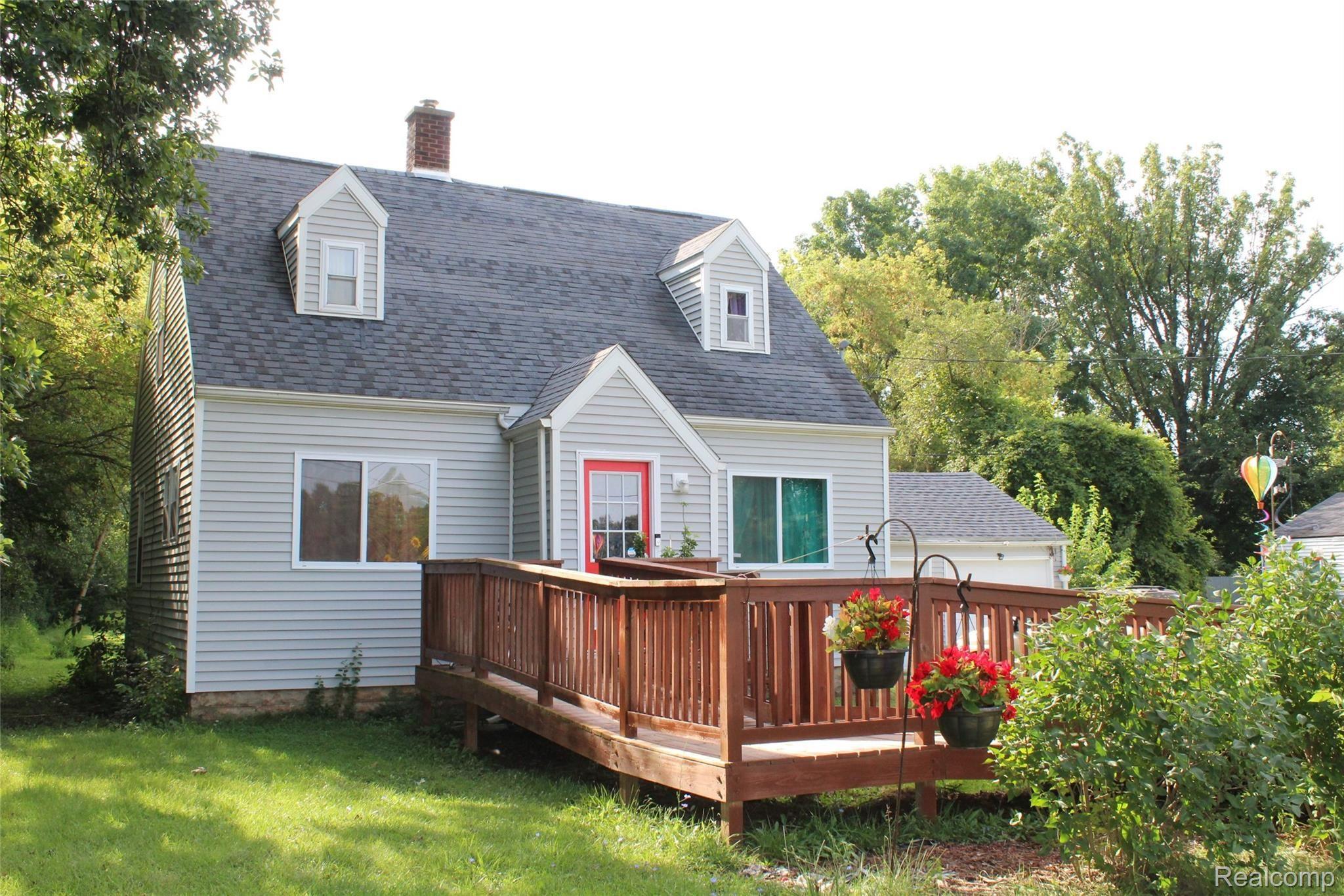 2162 Lavelle Road Flint, MI 48504 - Photo 10 of 13 34515DEE-0784-459E-B409-E2CD82F1AB39.jpeg