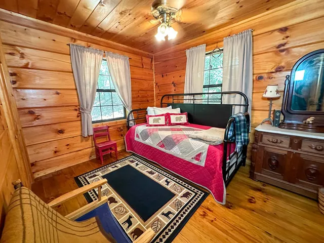 a view of entryway with a small yard