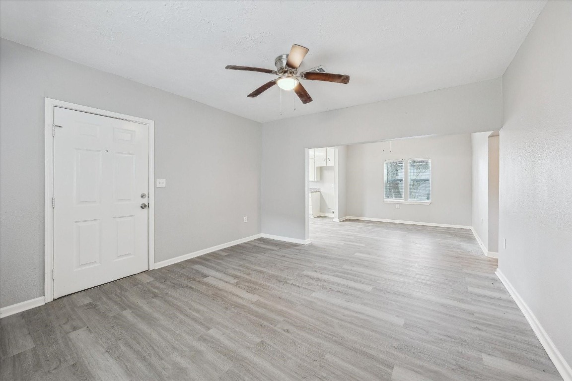 710 East Magnolia Street Angleton, TX 77515 - Photo 2 of 11
