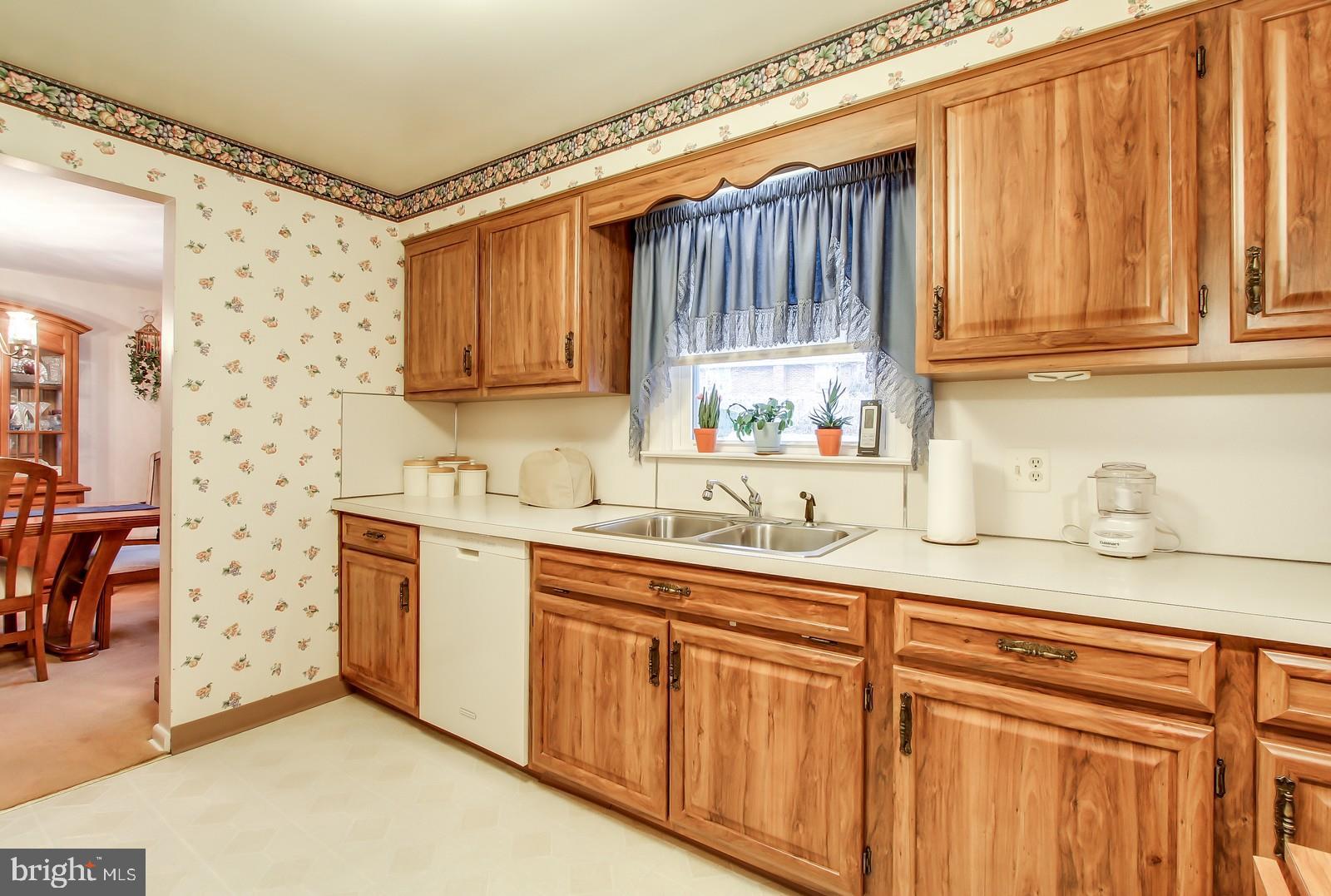 2057 Poplars Road York, PA 17408 - Photo 11 of 28 Gallery Image 11