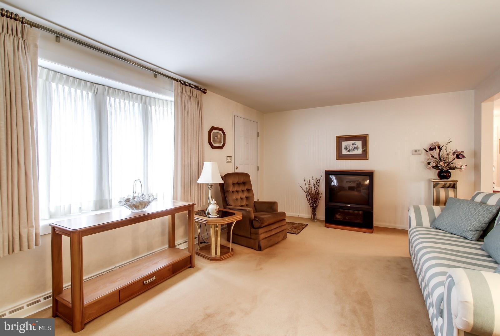 2057 Poplars Road York, PA 17408 - Photo 7 of 28 Gallery Image 7