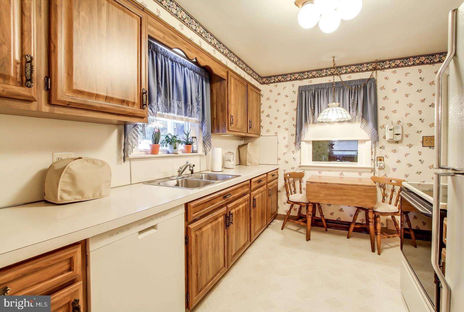 2057 Poplars Road York, PA 17408 - Photo 8 of 28 Gallery Image 8