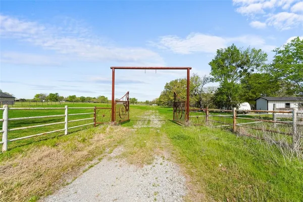 $640,000 | 9764 Cr 2422 Road, Rowlett, TX 75089