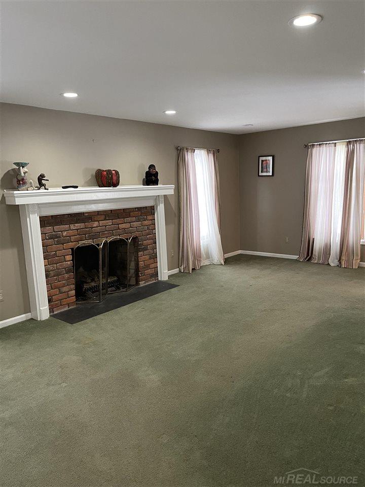 349 Grace Avenue Rochester, MI 48307 - Photo 5 of 31 50064775-4.JPG