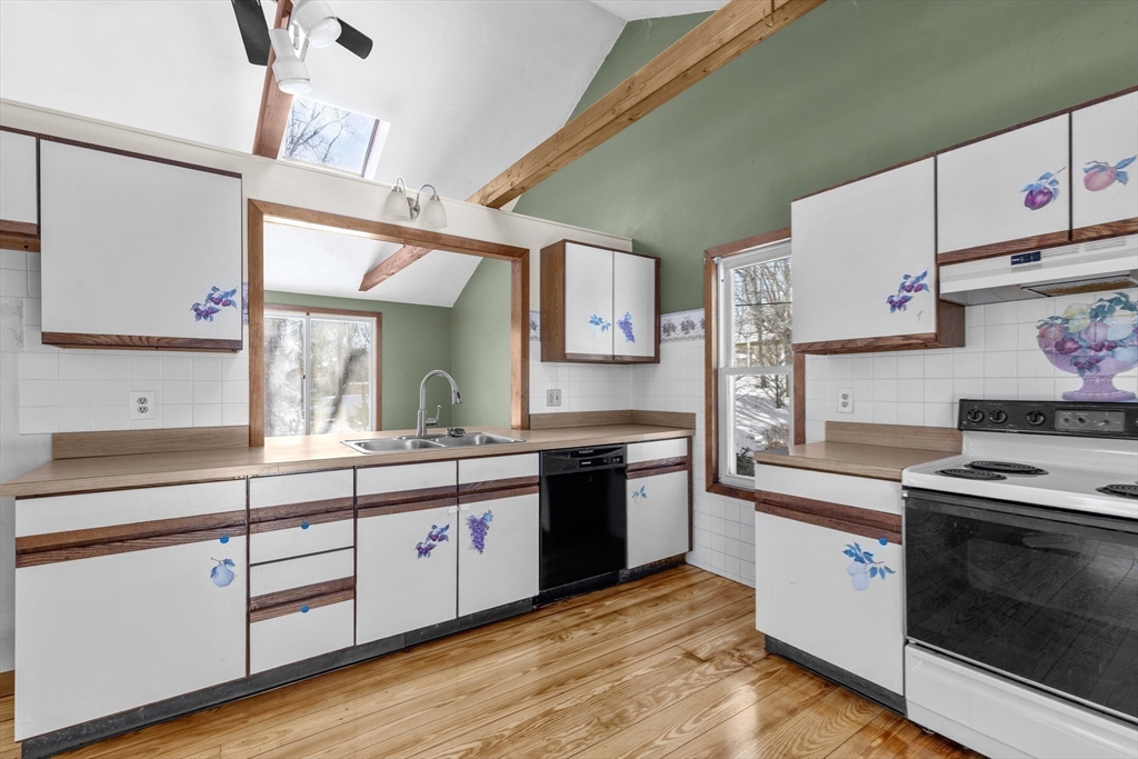 40 Menotomy Road Plymouth, MA 02360 - Photo 9 of 21