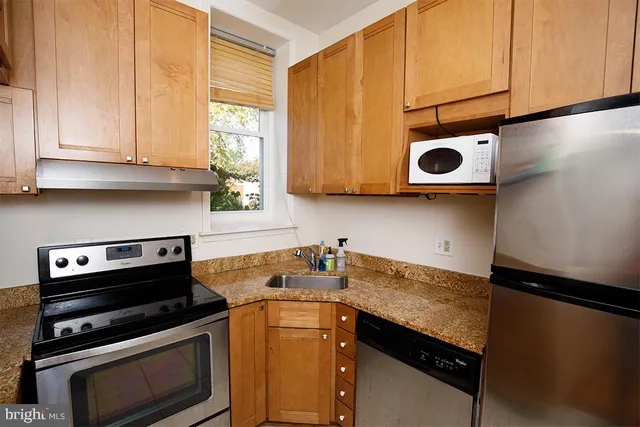 $2,300 | 1434 Potomac Avenue Southeast, Unit 4, Washington, DC 20003