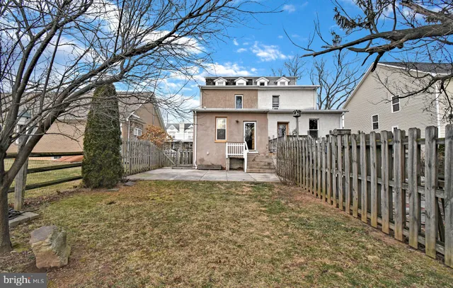 $1,900 | 470 Emmett Street, Unit 1, Phoenixville, PA 19460