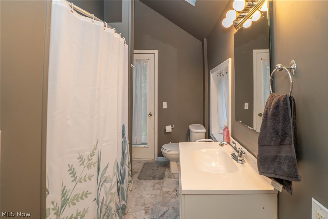 160 Everhard Road Southwest North Canton, OH 44709 - Photo 24 of 40 Full Bathroom