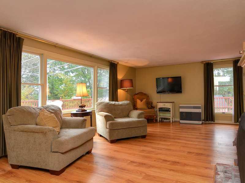 12 Hunts Point Road Cape Elizabeth, ME 04107 - Photo 5 of 15 Living Room.