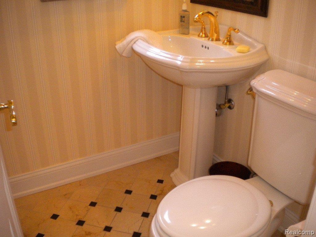 1490 Oxford Road Grosse Pointe, MI 48236 - Photo 22 of 25 DSCN2273