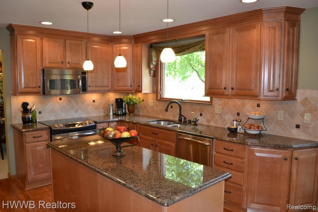1080 Maple Leaf Drive Rochester, MI 48309 - Photo 12 of 41 Stunning Kitchen