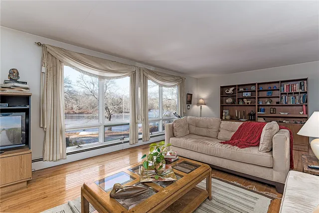 $950,000 | 160 Oakwoods Drive, South Kingstown, RI 02879