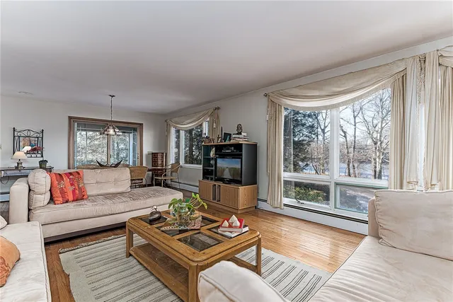 $950,000 | 160 Oakwoods Drive, South Kingstown, RI 02879