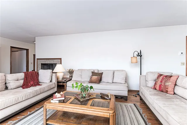 $950,000 | 160 Oakwoods Drive, South Kingstown, RI 02879