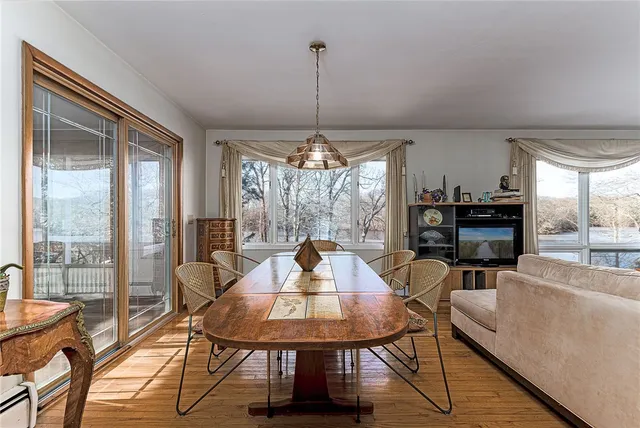 $950,000 | 160 Oakwoods Drive, South Kingstown, RI 02879