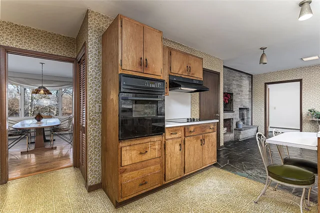 $950,000 | 160 Oakwoods Drive, South Kingstown, RI 02879